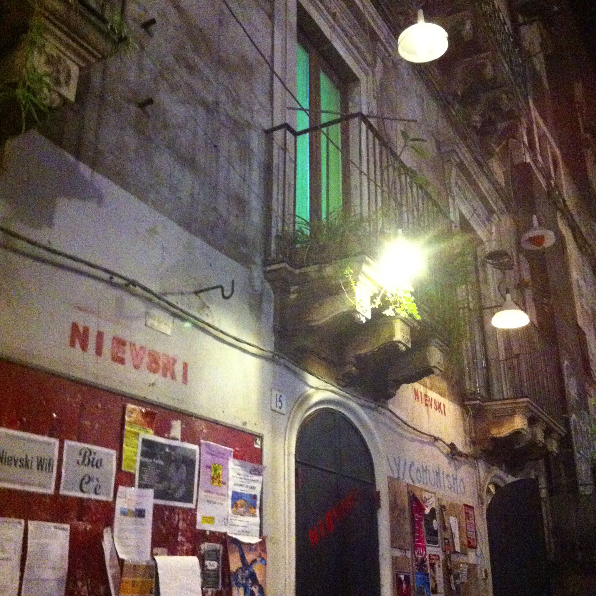 Pub&Trattoria Nievski en Catania. Sicilia